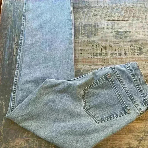 Boys Gap Bootcut Jeans, Light Wash Denim, size 12 regular, 31 inch inseam - Picture 2 of 8